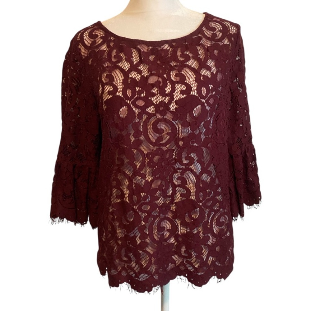 Karen Kane lace burgundy top size M bell sleeves 3/4